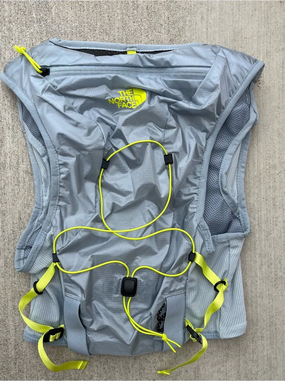 The North Face Sunriser Run Vest 8 Frost Grey (NF0A81DZKT3) NWT! Adult Size XS